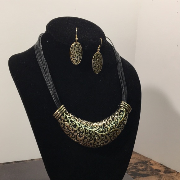Black & Gold Statement Necklace & Earring Set - Picture 4 of 9